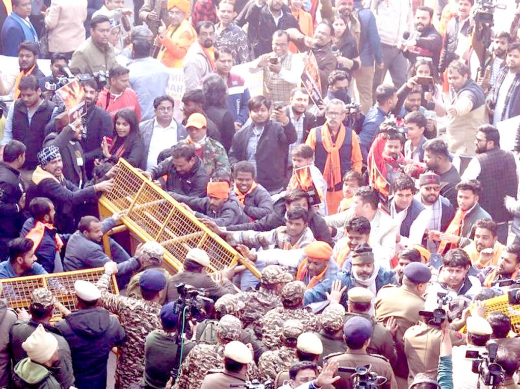 Ruckus outside Bangladesh High Commission Vishwa Hindu Parishad and Bajrang Dal activists clash with police